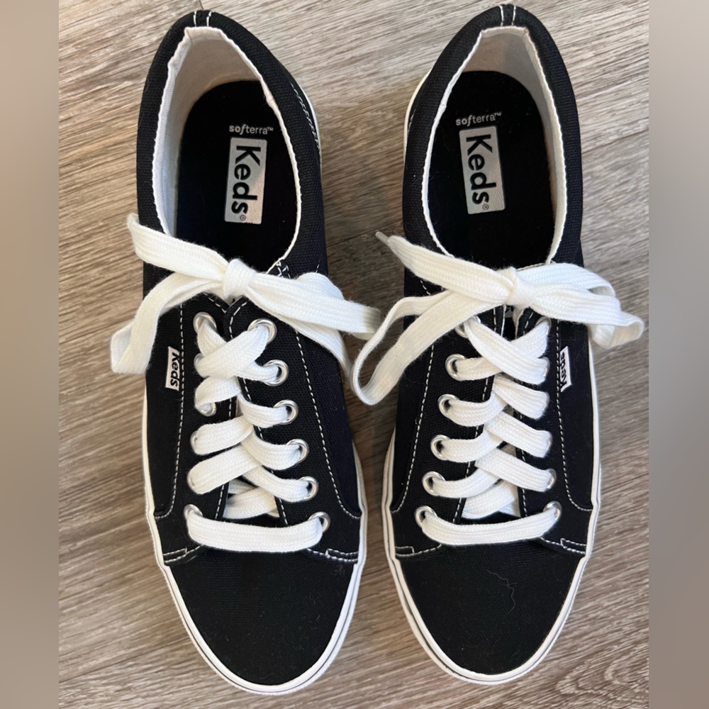 Keds Kickstart Black Sneakers New With White Laces